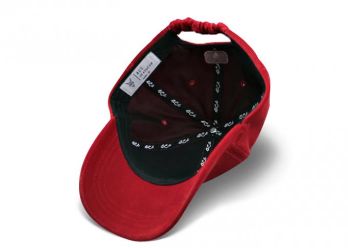 Topi ayah merah keunguan melengkung logo bordir pleuche melengkung