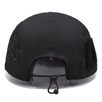 5 Panel Camper Hat dengan Sports Mesh Sweatband dan Flat Brim Shape Laser Cutting Panel