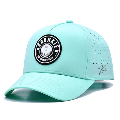 Curve Peak 5 Panel Sport Cap Dengan Logo Lapisan Karet Lubang Laser Di Belakang