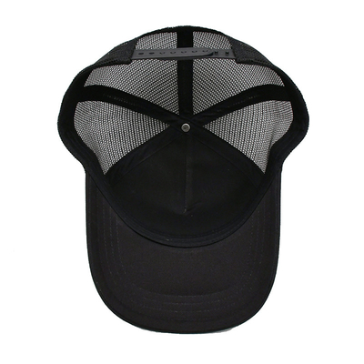 Grosir 5 Panel Unisex Custom Metal Plate dengan bordir Mesh Baseball Cap Gorras Bernafas Curved Brim Trucker Hat