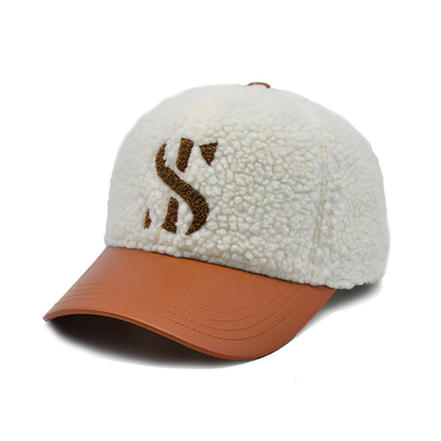 Cap Baseball Baju Bergaya Dengan Warna yang Cocok