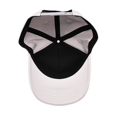 Visor melengkung topi bisbol lima panel dengan jahitan untuk mencocokkan warna kain dengan patch melekat