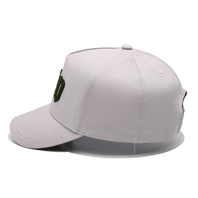 Visor melengkung topi bisbol lima panel dengan jahitan untuk mencocokkan warna kain dengan patch melekat