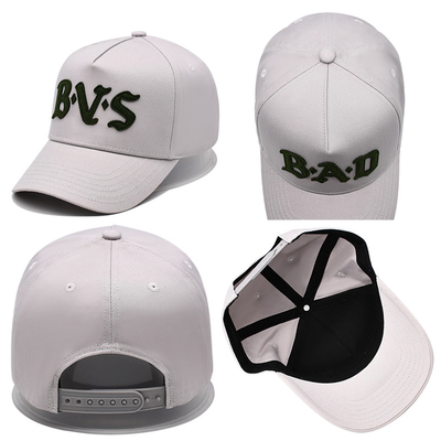 Visor melengkung topi bisbol lima panel dengan jahitan untuk mencocokkan warna kain dengan patch melekat