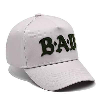 Visor melengkung topi bisbol lima panel dengan jahitan untuk mencocokkan warna kain dengan patch melekat