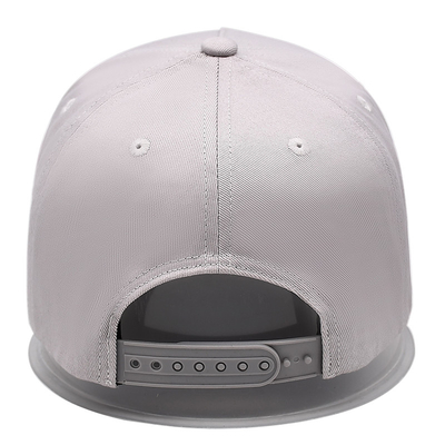 Visor melengkung topi bisbol lima panel dengan jahitan untuk mencocokkan warna kain dengan patch melekat
