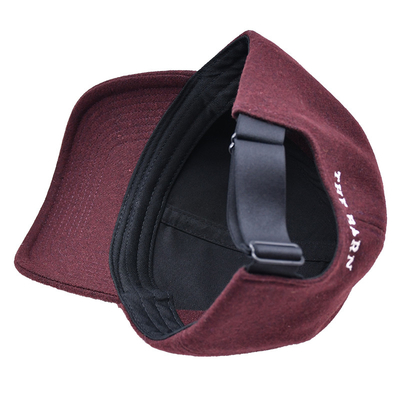 Profil tinggi 6 Panel Baseball Cap Dengan Penutupan Tali Adjustable Dan Koton Sweatband