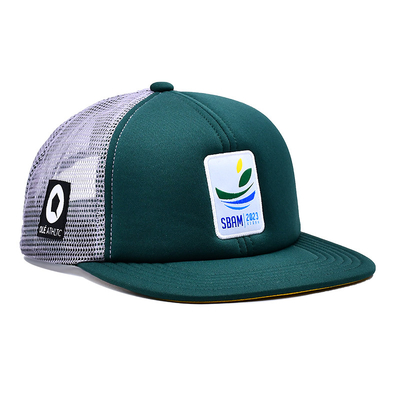 Customized Sponge Comfortable 6 Panel Flat Visor Dibangun Trucker Cap Dengan Patch bordir