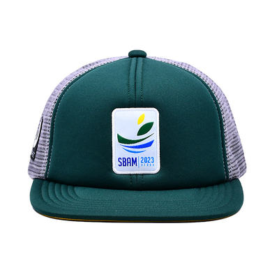 Customized Sponge Comfortable 6 Panel Flat Visor Dibangun Trucker Cap Dengan Patch bordir