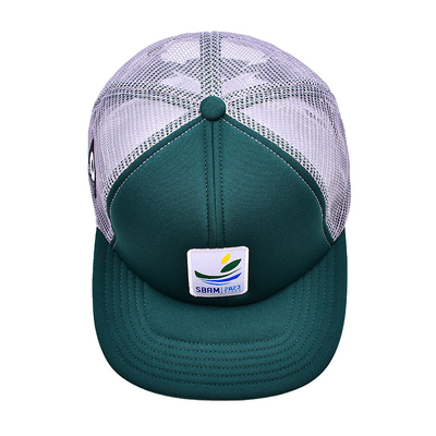 Customized Sponge Comfortable 6 Panel Flat Visor Dibangun Trucker Cap Dengan Patch bordir