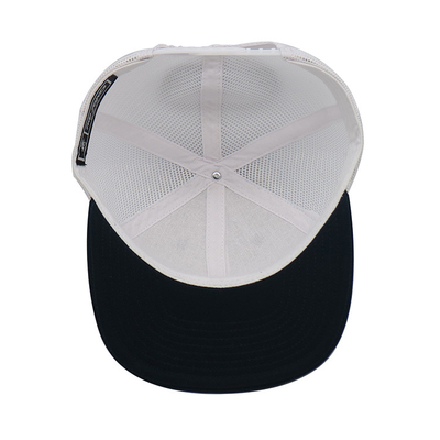 Disesuaikan bordir Eyelets 6 Panel Trucker Cap dengan Pre Curved Visor