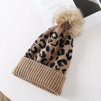 Kualitas Tinggi Pom Pom Musim Dingin Leopard Cetak Beanie Grosir Lembut Panas Merapikan topi Beanie