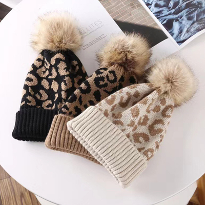 Kualitas Tinggi Pom Pom Musim Dingin Leopard Cetak Beanie Grosir Lembut Panas Merapikan topi Beanie