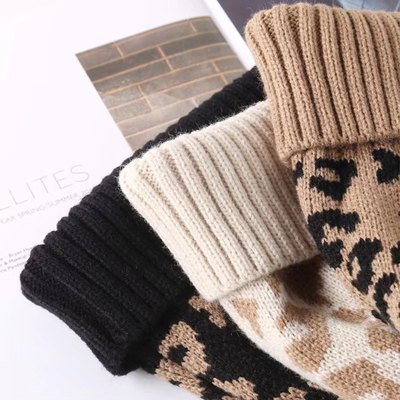 Kualitas Tinggi Pom Pom Musim Dingin Leopard Cetak Beanie Grosir Lembut Panas Merapikan topi Beanie