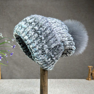 2024 Topi Baru Wanita Cashmere Knitted Topi Musim Gugur/Musim Dingin Bulu Rubah Pompom Topi Curled Edge Warna Perlindungan Topi Telinga