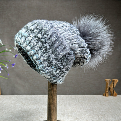 2024 Topi Baru Wanita Cashmere Knitted Topi Musim Gugur/Musim Dingin Bulu Rubah Pompom Topi Curled Edge Warna Perlindungan Topi Telinga