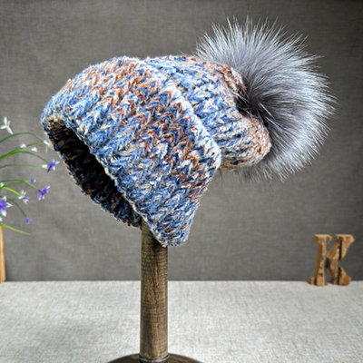 2024 Topi Baru Wanita Cashmere Knitted Topi Musim Gugur/Musim Dingin Bulu Rubah Pompom Topi Curled Edge Warna Perlindungan Topi Telinga