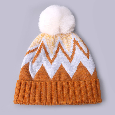 Custom bordir Beanie Musim dingin rajutan Strip berpola hangat lembut Pompom Puff cetak Beanie Produsen