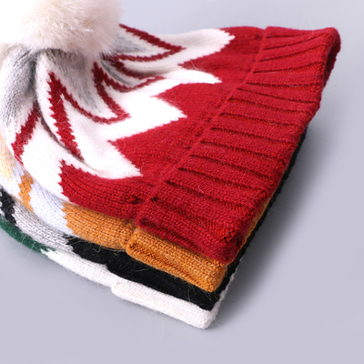 Custom bordir Beanie Musim dingin rajutan Strip berpola hangat lembut Pompom Puff cetak Beanie Produsen