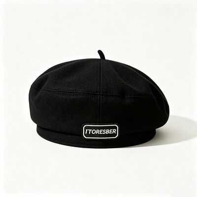 Beret Hitam Klasik Cap dengan Ketahanan Tinggi Hanya Perawatan Tangan campuran wol lembut dengan label huruf dan serbaguna untuk semua musim