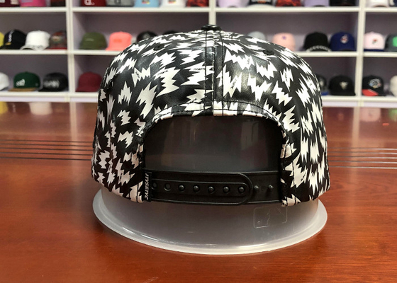 Topi snapback cetak flat bill hitam dan putih kustom