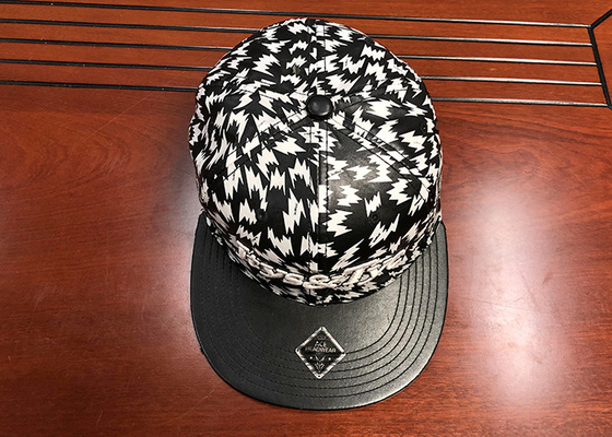 Topi snapback cetak flat bill hitam dan putih kustom